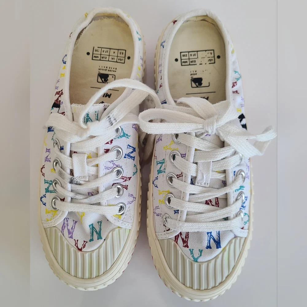 MLB Play‎ Ball Shoes Woman’s Size 6.5 US, Mule Monogram NY Yankees White - Picture 2 of 9